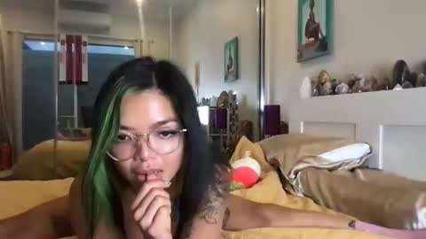 Snapshot of akirazayy chatting on December 21, 2025, 8:32 am Akira Zay online show from December 21, 2025, 8:32 am