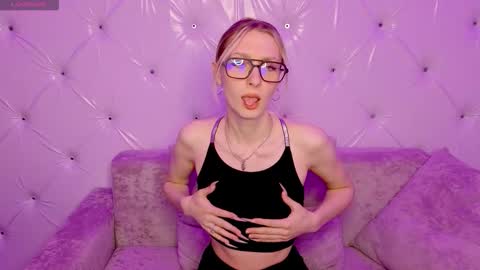 akiro_kim online show from February 25, 2026, 2:32 am