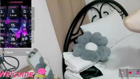 akishaa online show from October 28, 2025, 1:47 pm