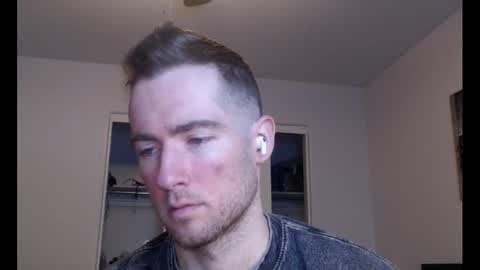 Snapshot of al3xzanderth3gr3at chatting on November 5, 2025, 12:21 am Alex online show from November 5, 2025, 12:21 am