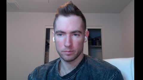 Snapshot of al3xzanderth3gr3at chatting on November 27, 2025, 1:18 am Alex online show from November 27, 2025, 1:18 am