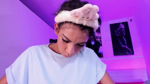 Snapshot of alahia__rodriguez chatting on November 28, 2025, 10:12 pm Alahia Rodriguez online show from November 28, 2025, 10:12 pm