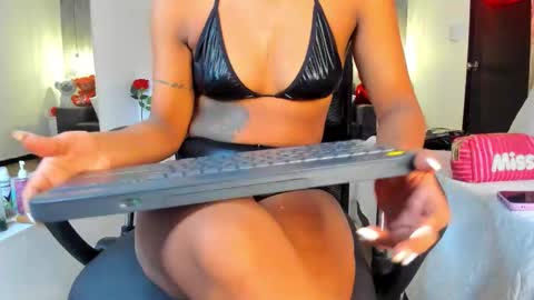 Snapshot of alahia_betancur chatting on February 22, 2026, 12:15 pm Alahia online show from February 22, 2026, 12:15 pm