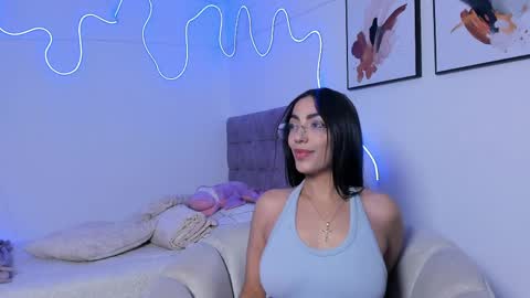 Alaia Alegria online show from April 1, 2026, 11:35 pm