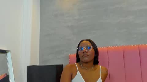 alaia_colins online show from November 28, 2025, 5:32 am