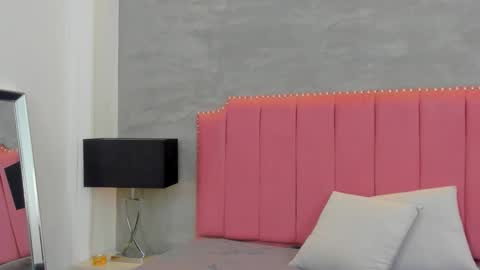 alaia_colins online show from December 5, 2025, 3:37 am