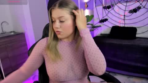 Alaia online show from October 25, 2025, 1:07 pm