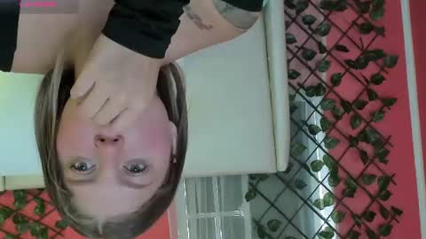 Snapshot of alaia_greyy chatting on June 22, 2026, 12:35 pm Alaia online show from June 22, 2026, 12:35 pm