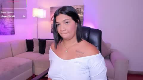 Snapshot of alaiia7 chatting on November 3, 2025, 7:37 pm Alaia online show from November 3, 2025, 7:37 pm