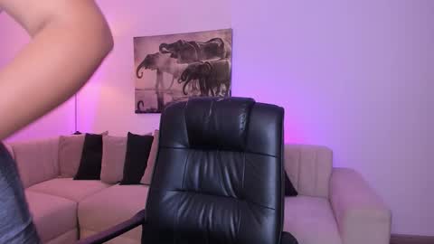 Snapshot of alaiia7 chatting on November 28, 2025, 7:38 pm Alaia online show from November 28, 2025, 7:38 pm