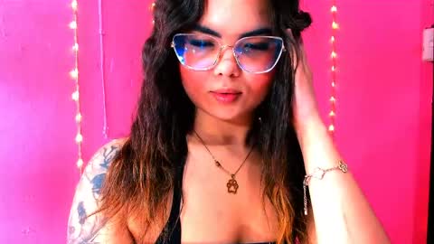 Snapshot of alaiia_rosse chatting on March 29, 2026, 10:43 pm Alaiia online show from March 29, 2026, 10:43 pm