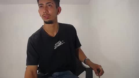 Snapshot of alan_gay chatting on October 15, 2025, 9:04 pm Alan online show from October 15, 2025, 9:04 pm