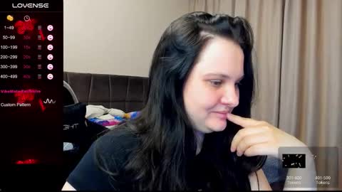 Snapshot of alanabrox chatting on October 31, 2025, 3:24 pm Julia online show from October 31, 2025, 3:24 pm