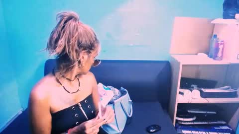 Snapshot of alanadelray chatting on March 12, 2025, 2:45 pm alanadelray online show from March 12, 2025, 2:45 pm