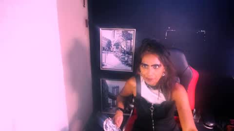 alanadelray online show from November 13, 2025, 7:51 am