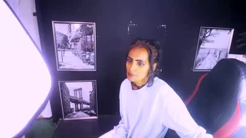 alanadelray online show from November 16, 2025, 8:31 am