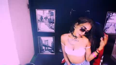 alanadelray online show from November 19, 2025, 8:03 am