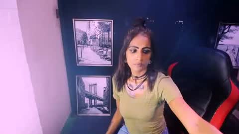 alanadelray online show from November 26, 2025, 7:20 am