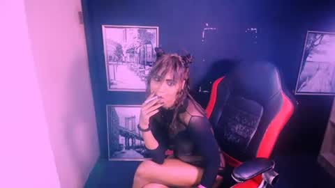 alanadelray online show from November 27, 2025, 7:21 am