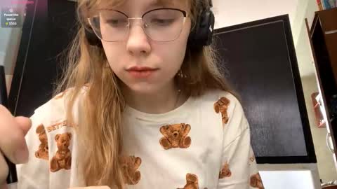 Snapshot of alanehadaller chatting on September 21, 2025, 10:39 am Stella online show from September 21, 2025, 10:39 am