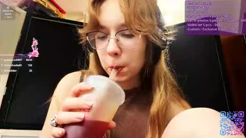 Snapshot of alanehadaller chatting on November 17, 2025, 11:05 am Stella online show from November 17, 2025, 11:05 am