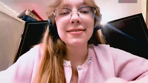 Snapshot of alanehadaller chatting on December 4, 2025, 3:10 pm Stella online show from December 4, 2025, 3:10 pm