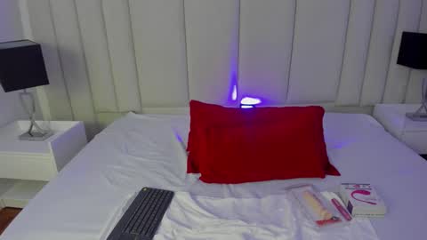 Snapshot of alanha__ chatting on December 5, 2025, 4:32 am Alanha online show from December 5, 2025, 4:32 am