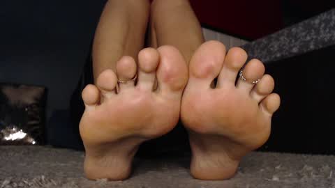 Snapshot of alanna_gold chatting on January 5, 2025, 3:11 am Alanna online show from January 5, 2025, 3:11 am