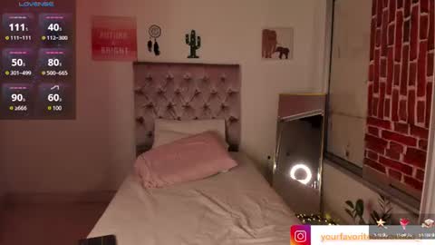 Snapshot of alannalove__ chatting on June 18, 2026, 12:33 am Alanna online show from June 18, 2026, 12:33 am