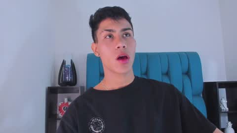 Snapshot of alannaughty_ chatting on January 6, 2025, 9:22 pm alannaughty_ online show from January 6, 2025, 9:22 pm