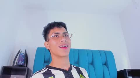 Snapshot of alannaughty_ chatting on January 10, 2025, 10:57 pm alannaughty_ online show from January 10, 2025, 10:57 pm