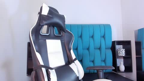 Snapshot of alannaughty_ chatting on January 24, 2025, 11:34 pm alannaughty_ online show from January 24, 2025, 11:34 pm