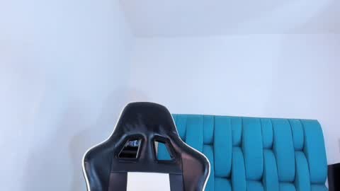 Snapshot of alannaughty_ chatting on January 29, 2025, 12:22 am alannaughty_ online show from January 29, 2025, 12:22 am