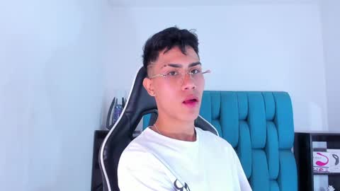 Snapshot of alannaughty_ chatting on February 7, 2025, 9:04 pm alannaughty_ online show from February 7, 2025, 9:04 pm