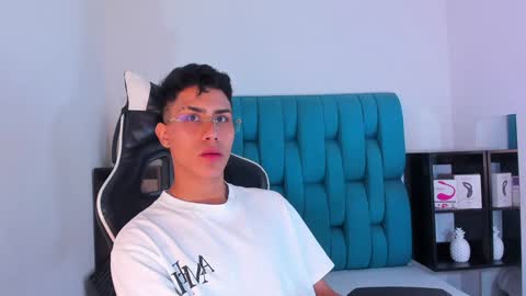 Snapshot of alannaughty_ chatting on February 9, 2025, 4:25 am alannaughty_ online show from February 9, 2025, 4:25 am