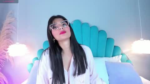 Alassia Hocthner online show from November 8, 2025, 11:32 am