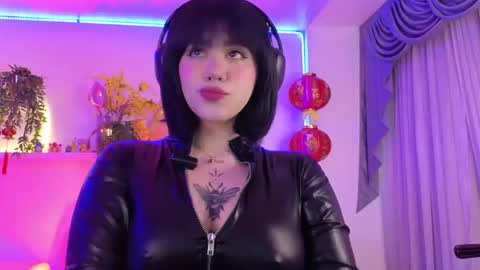 albaandthayron online show from November 5, 2025, 12:16 pm