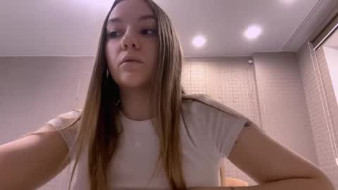 Bella online show from April 24, 2026, 4:20 pm