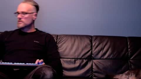 Snapshot of alcura_x chatting on December 3, 2025, 10:30 pm Alex online show from December 3, 2025, 10:30 pm