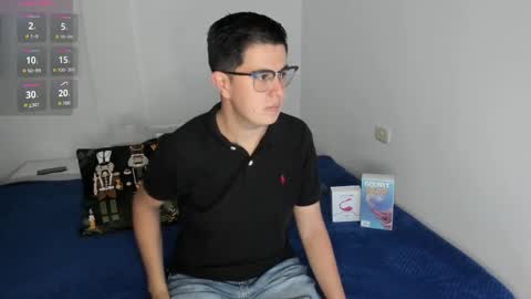 Snapshot of ale223735 chatting on November 8, 2025, 7:01 pm Alejandro Thamer online show from November 8, 2025, 7:01 pm