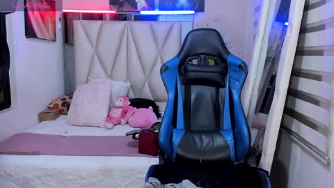 ale_noah_xxx online show from January 11, 2025, 7:39 am