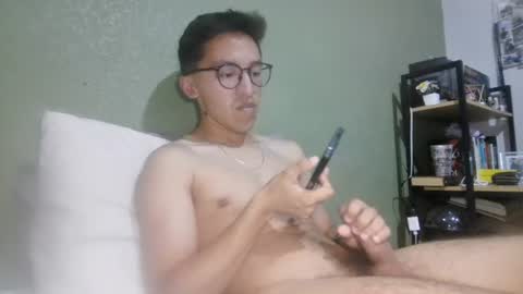 Snapshot of aleexrune chatting on June 30, 2026, 10:33 pm aleexrune online show from June 30, 2026, 10:33 pm