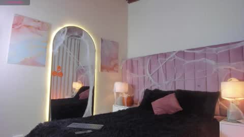 Snapshot of aleja_arango chatting on October 27, 2025, 7:40 pm Alejandra Arango online show from October 27, 2025, 7:40 pm