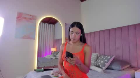 Snapshot of aleja_arango chatting on November 12, 2025, 8:08 pm Alejandra Arango online show from November 12, 2025, 8:08 pm
