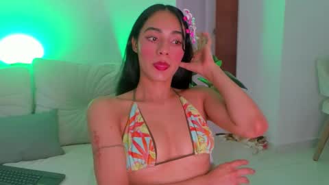 aleja_r01 online show from March 10, 2026, 8:25 pm