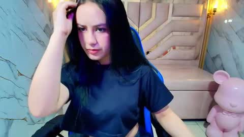 Snapshot of aleja_r_ chatting on July 4, 2026, 8:04 pm Aleja online show from July 4, 2026, 8:04 pm