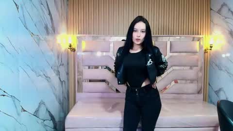 Snapshot of aleja_r_ chatting on July 26, 2026, 12:34 pm Aleja online show from July 26, 2026, 12:34 pm