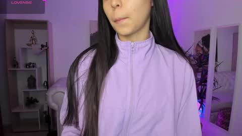 Alejandra online show from March 10, 2025, 11:21 am