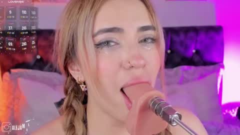 Snapshot of alejamillan1 chatting on March 10, 2025, 8:15 am night GTM -5 online show from March 10, 2025, 8:15 am