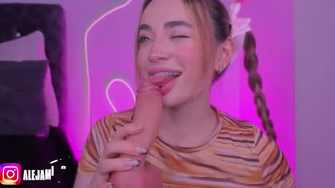 Snapshot of alejamillan1 chatting on December 2, 2025, 5:24 am night GTM -5 online show from December 2, 2025, 5:24 am